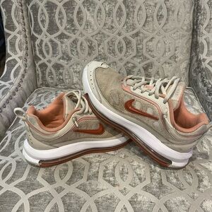 Nike air max women’s size 9.5 tan and peach